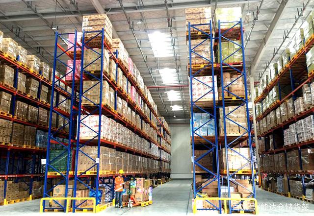 商超配送中心常用仓库货架与仓储设备解析